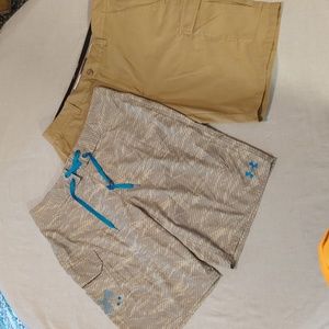 Bundle Pair of Under Armour Heatgear and Loose Fit Cargo Shorts Size 34